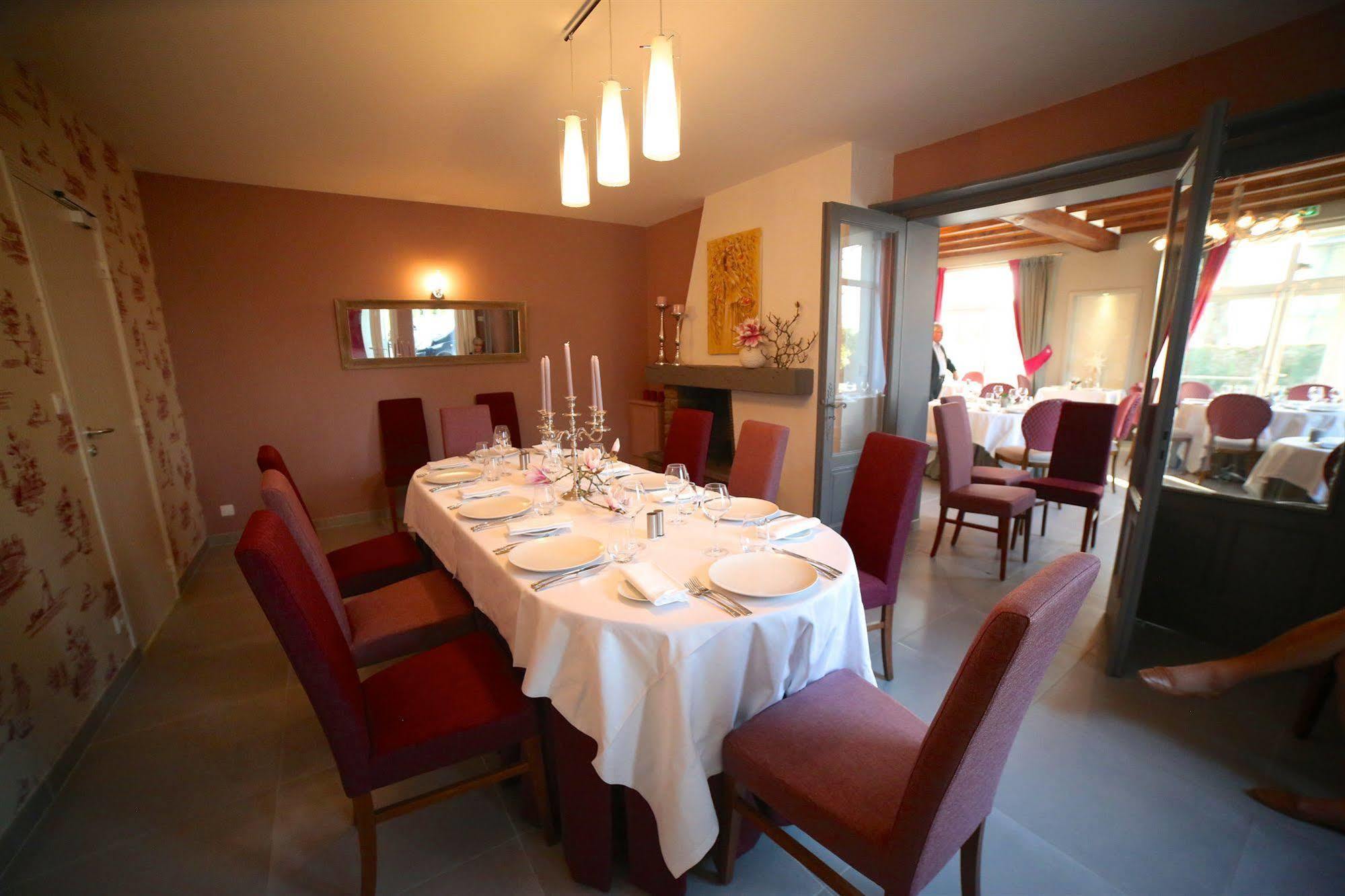 Hotel Restaurant Le Lion D'Or Saint-Hilaire-du-Harcouët Exteriér fotografie
