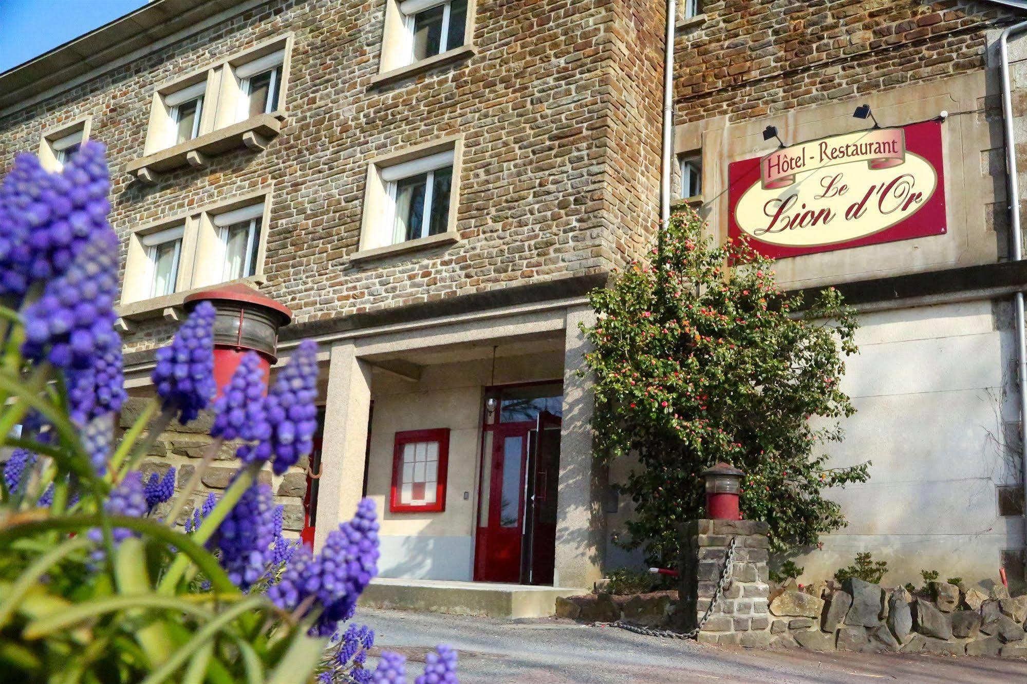 Hotel Restaurant Le Lion D'Or Saint-Hilaire-du-Harcouët Exteriér fotografie