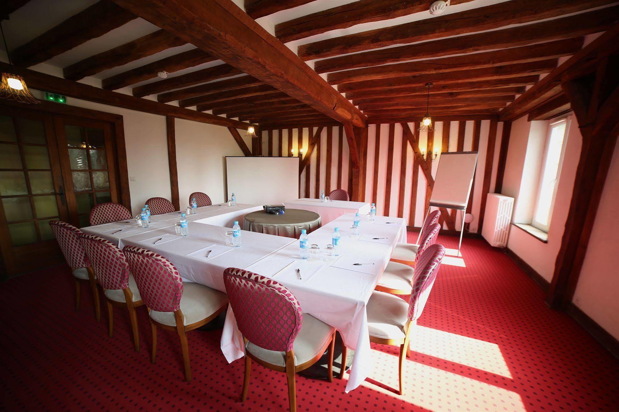 Hotel Restaurant Le Lion D'Or Saint-Hilaire-du-Harcouët Exteriér fotografie